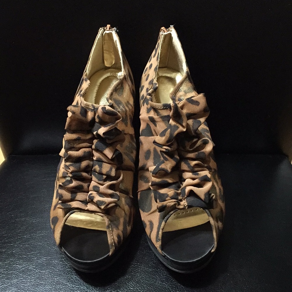 Animal print open toe 4” high heels!